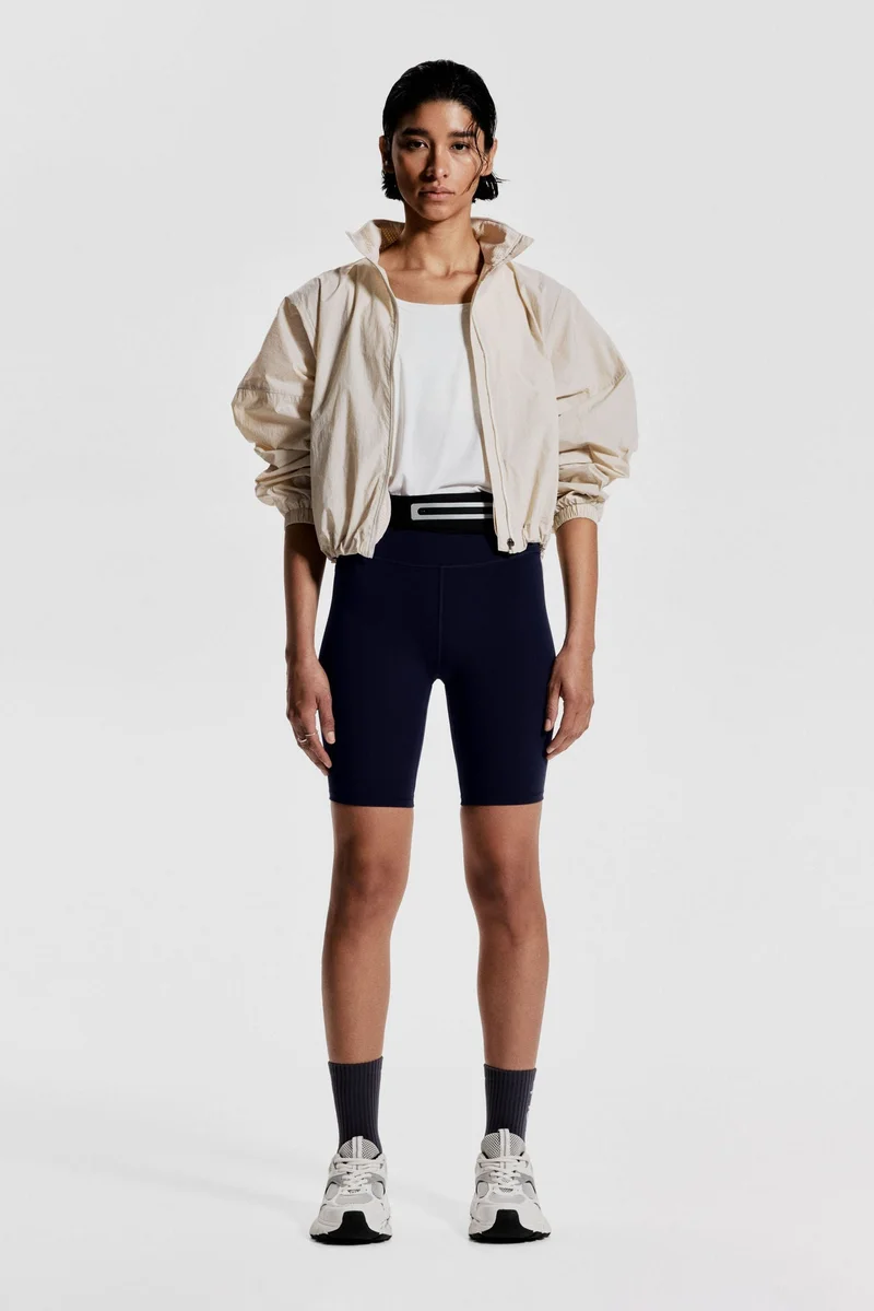 اتش اند ام شورت رياضي للركض وركوب الدراجة من نسيج شيب موف.